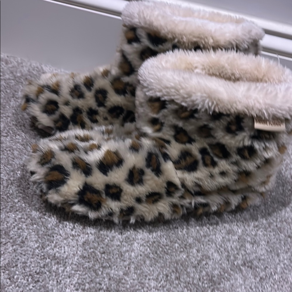 Minnetonka Leopard Fuzzy Slippers